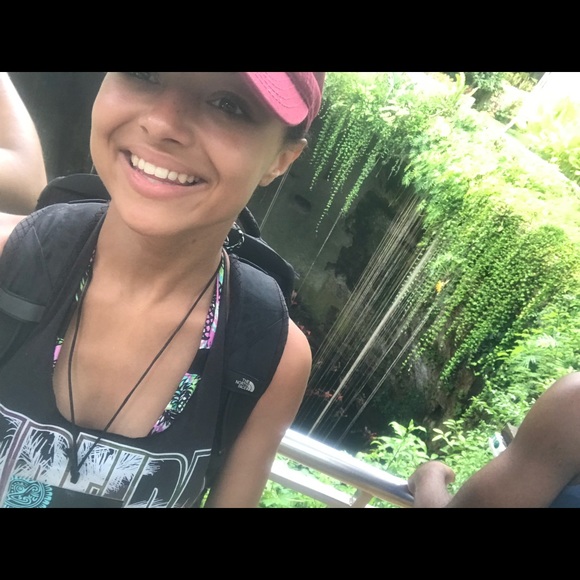 Meet your Posher, Valerie - Picture 2 of 3